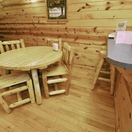 The Cabins At Pine Haven - Beckley Beaver Εξωτερικό φωτογραφία