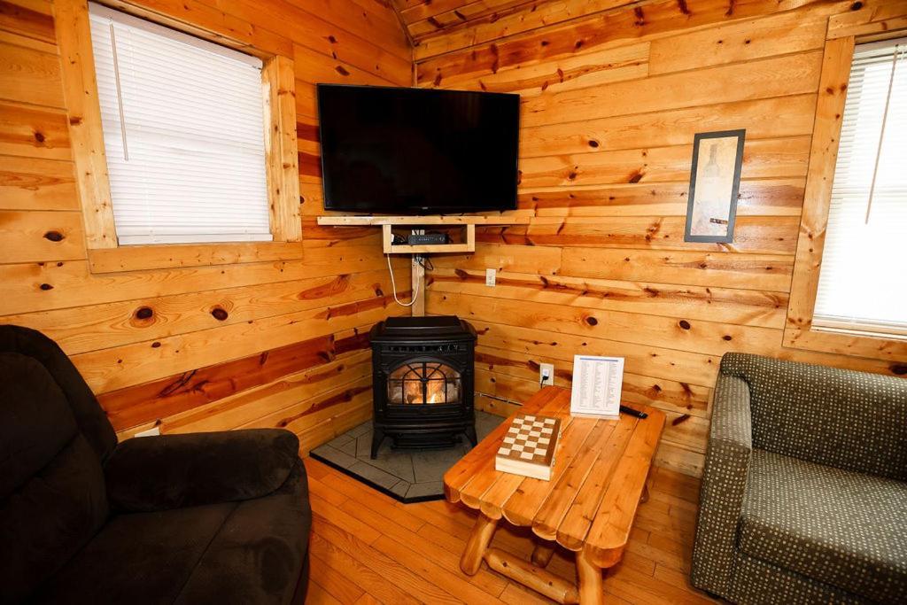 The Cabins At Pine Haven - Beckley Beaver Εξωτερικό φωτογραφία