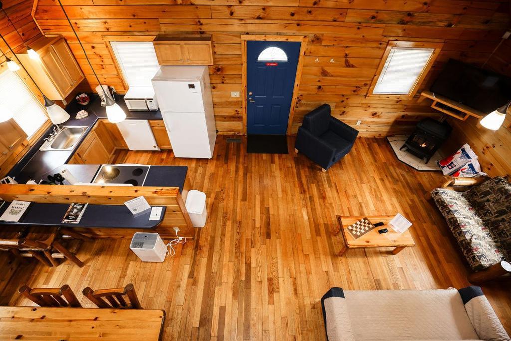 The Cabins At Pine Haven - Beckley Beaver Εξωτερικό φωτογραφία