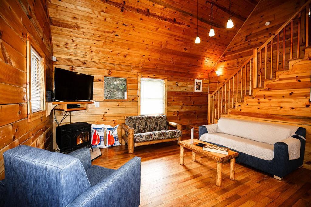 The Cabins At Pine Haven - Beckley Beaver Εξωτερικό φωτογραφία